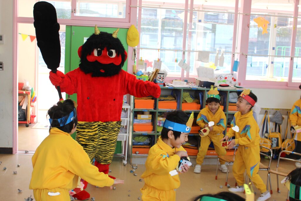 鬼は～外！　豆まき